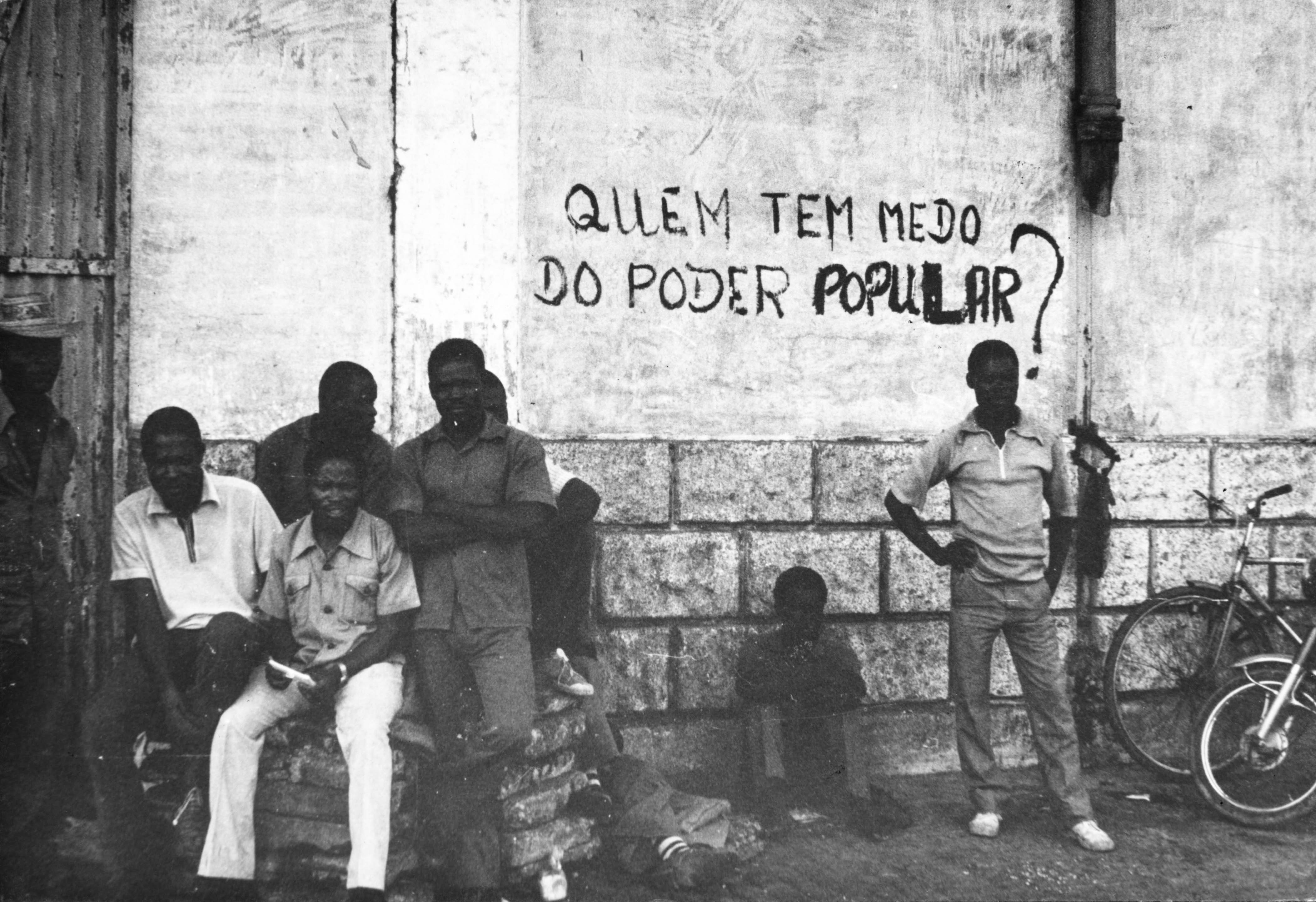 Propaganda política do Movimento Popular de Libertação de Angola, s.d. Fundo Voz Unidade Fotografia 00124 Angola