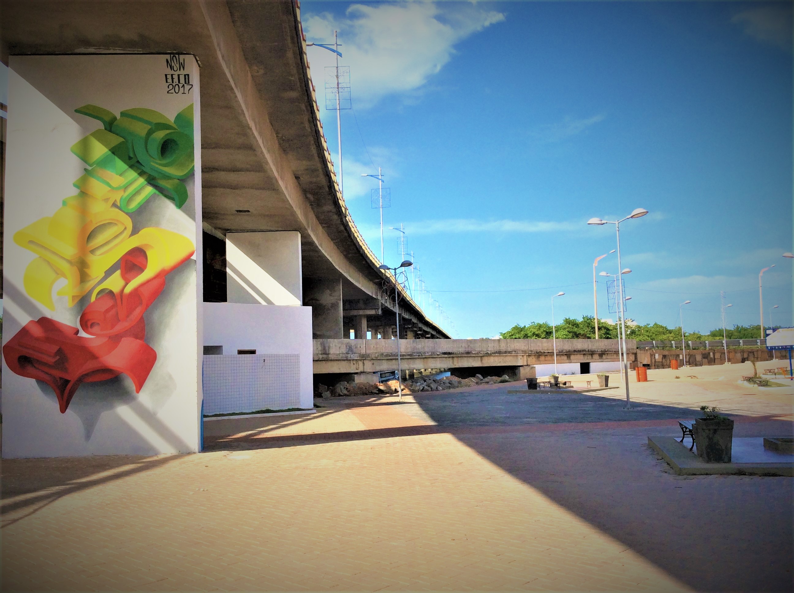 Grafites que compõem o espaço reurbanizado da Ponte Bandeira Tribuzi.