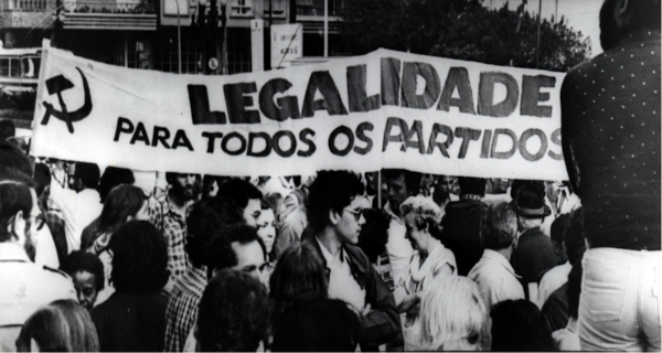 Manifestação reivindicando abertura política, São Paulo, SP, década de 1980.